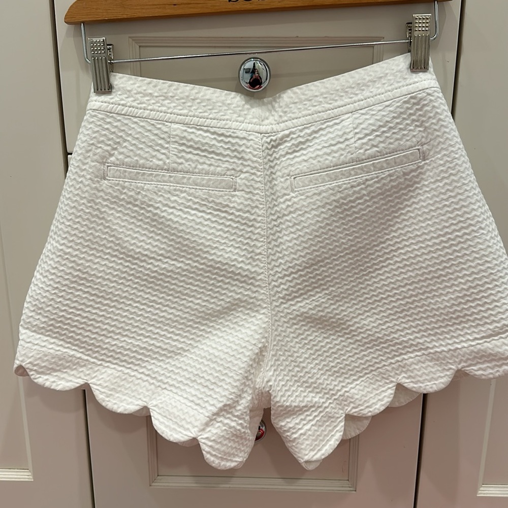 Lilly Pulitzer Buttercup Shorts White Waffle/Jaquard Size 4 - EUC - Picture 3 of 3